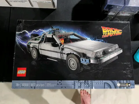LEGO Icons: Back to the Future Time Machine (10300)