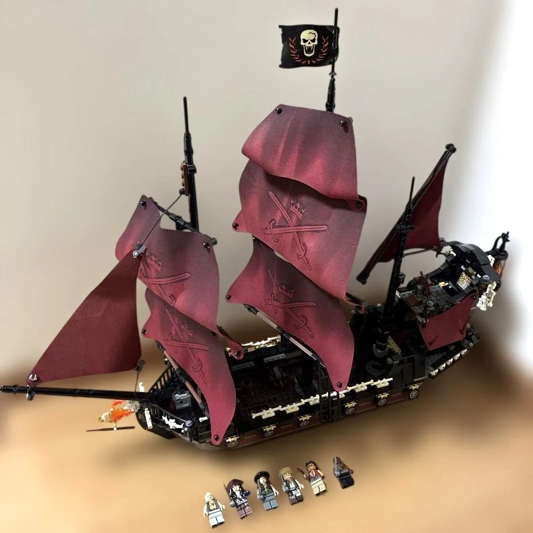 LEGO 4195 Queen Anne's Revenge Pirates of the Caribbean 2011 without Box
