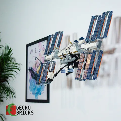 3D Printed Wall Mount for LEGO® International Space Station 21321