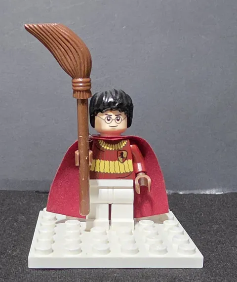 LEGO Harry Potter Harry Potter Quidditch Match Set w/ Broomstick Minifig 4737