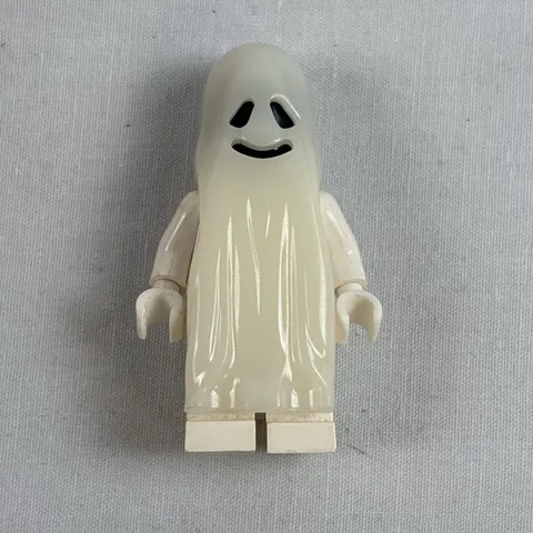 Vintage LEGO Smiling Ghost Minifigure Glow in the Dark Shrouds Classic Castle