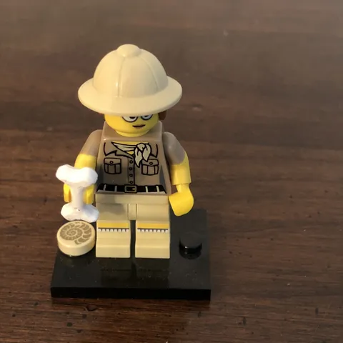 LEGO PALEONTOLOGIST  Series 13 w/ stand & accessories FOSSIL BONE 2015