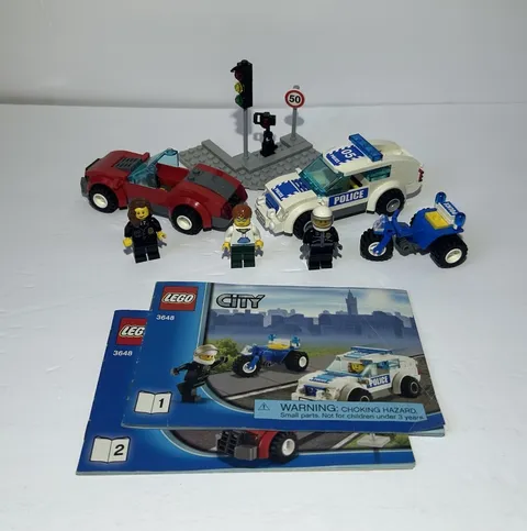 Lego 3648 100% COMPLETE w/minifigs + Manuals - Missing 1 Sticker - Police Chase