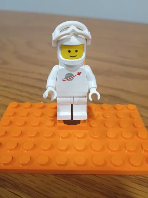 Lego Space Man Classic Minfigs Minifigure 1980s Vintage White Suit