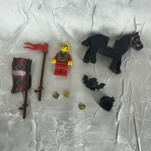 LEGO Ninja Minifigure Lot Black Horse Bat Lord Helmet Banners Gold Coins 3050 