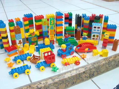 Lot of Assorted LEGO Duplo 286 pieces train cars, windows, minifigures,