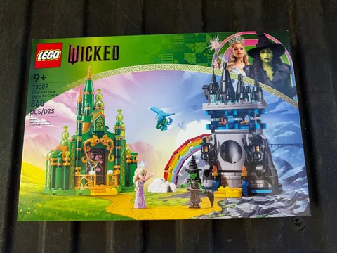 LEGO Wicked Emerald City & Kiamo Ko Castle 75689 860pc New Sealed