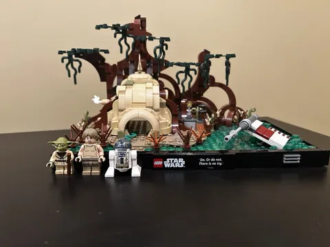LEGO Star Wars: Dagobah Jedi Training Diorama (75330)