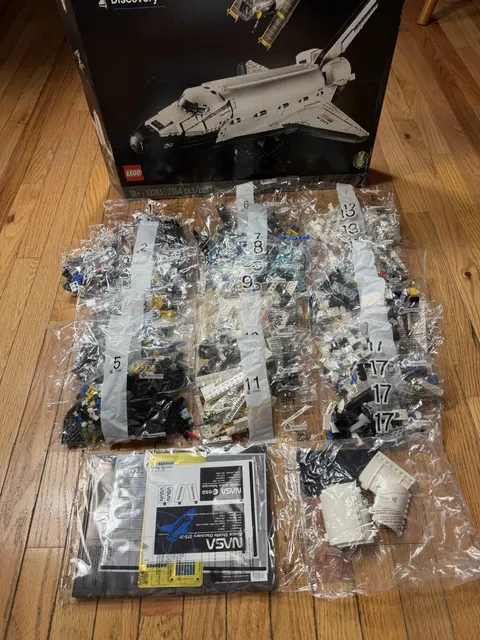 LEGO Icons: NASA Space Shuttle Discovery 10283 New Open Box