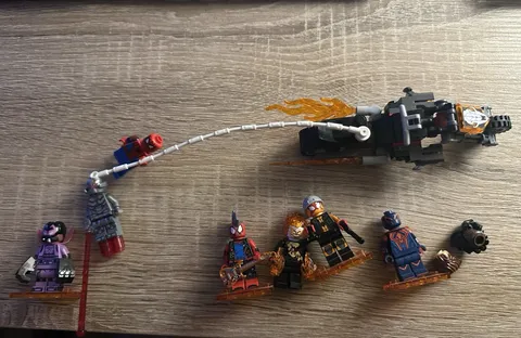 Original Lot of 7 LEGO MARVEL minifigures Spider-man, Ghost Rider, Ultron, Etc