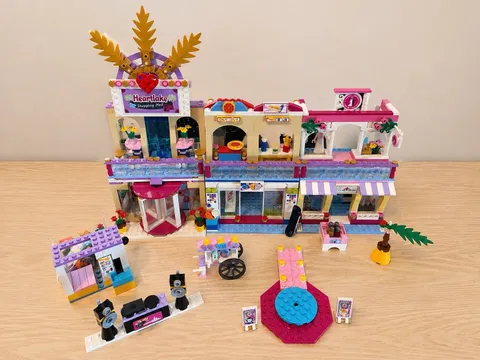 Lego *RETIRED* 2014 Friends Heartlake Shopping Mall (41058)
