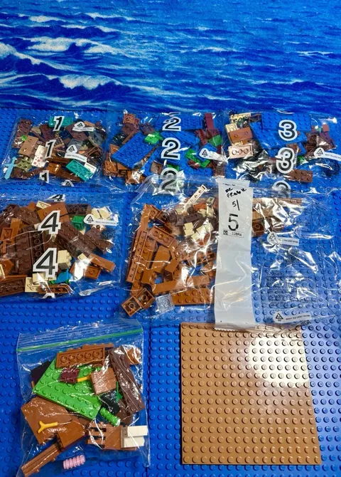 Retired LEGO Minecraft Frog House 21256 98% Complete No Instructions SEALED Bags