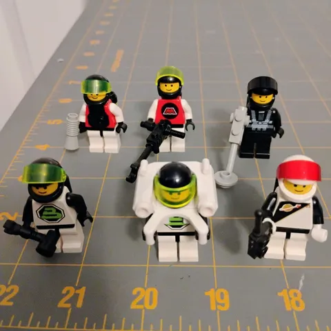 100% Complete LEGO Set # 6704 6 Space Astronaut Minifigures Vintage