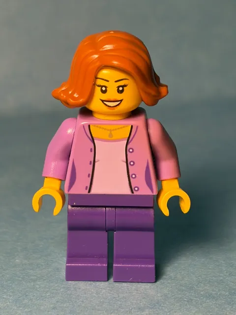 LEGO Town Minifig twn299 - Mom in Medium Lavender Jacket - See Description