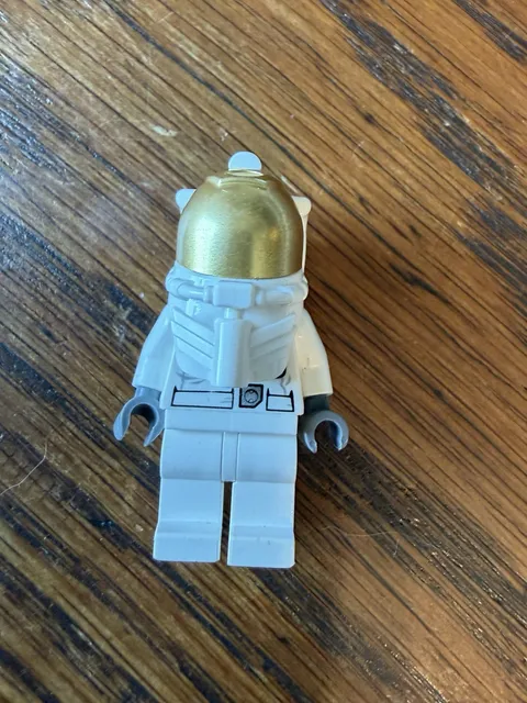 LEGO CITY ASTRONAUT MINIFIGURE WITH FREE SHIPPING