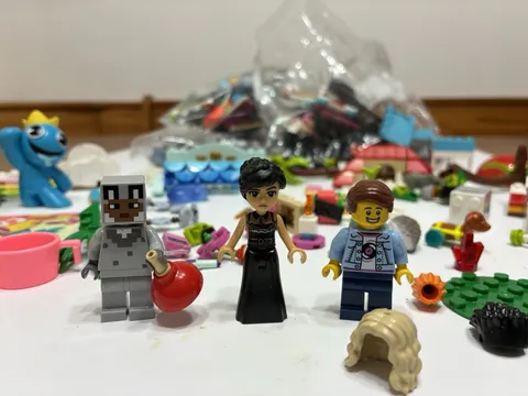 Lot Of 3 Lbs Lego Bricks Blocks Parts Assortment With 3 Minifigs Minecraft etc.
