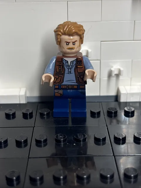 LEGO® Jurassic World Minifigure - Owen Grady w/ Tranquilizer (jw023)