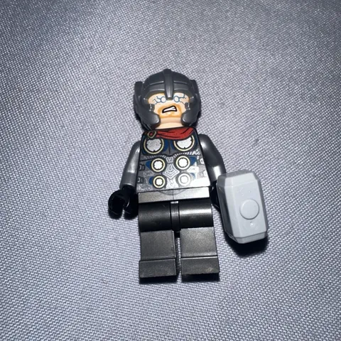 Lego Thor Minifigure Helmet Marvel Super Heroes Avengers 76169 sh0680