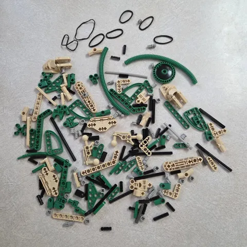 Vintage 2000 LEGO Star Wars 8000 Pod Racer Pit Droid Incomplete Set Retired