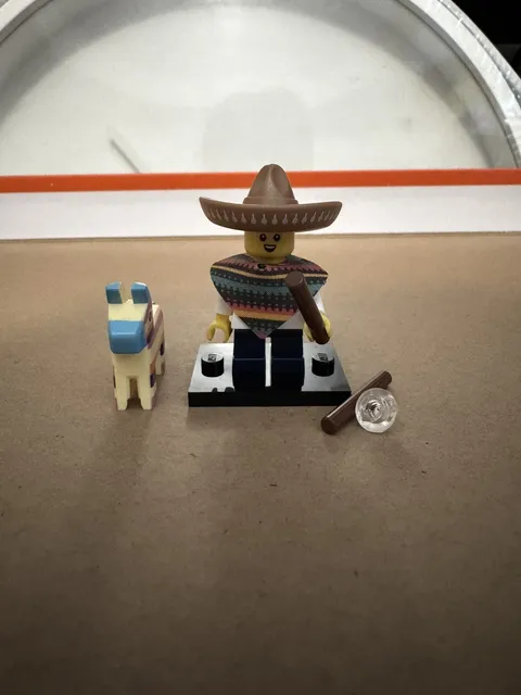Lego Minifigures series 20 (2020) - Pinata Boy CMF