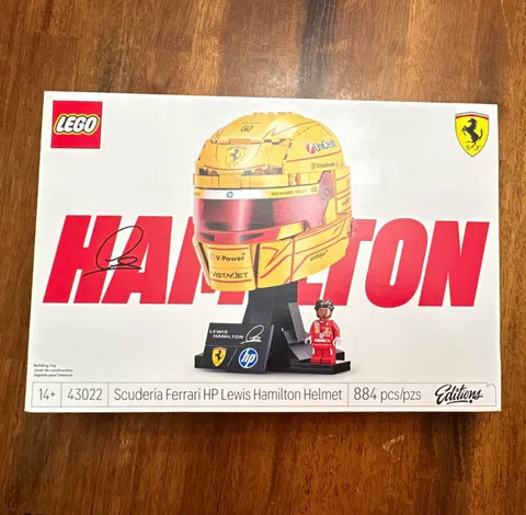 LEGO Icons Ferrari Lewis Hamilton Helmet 43022 884 pcs Display Stand