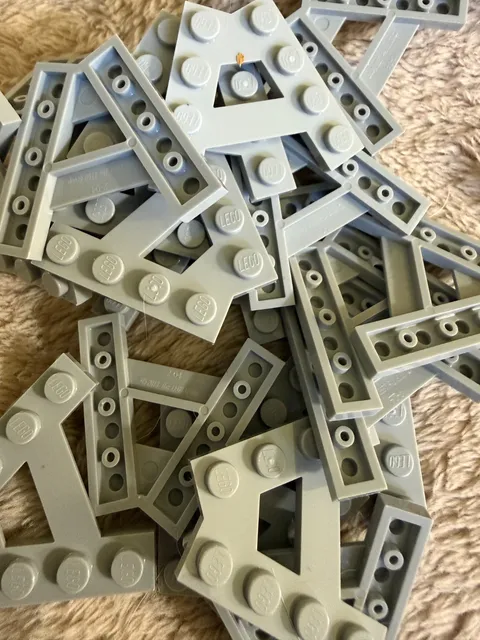 LEGO-NEW-#15706-LIGHT BLUISH GREY-WEDGE PLATE/ A SHAPE/2 ROWS 4 STUDS-10  PIECES