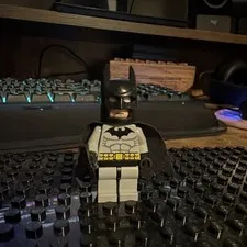 LEGO 7782 Original Batman Minifigure w/Cape & Batarang (001)