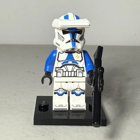 LEGO Star Wars Clone Trooper Minifigure Blue Markings w/ Blaster