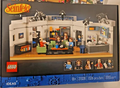 Sealed NIB - LEGO Ideas Seinfeld Apartment studio 21328 Building Set