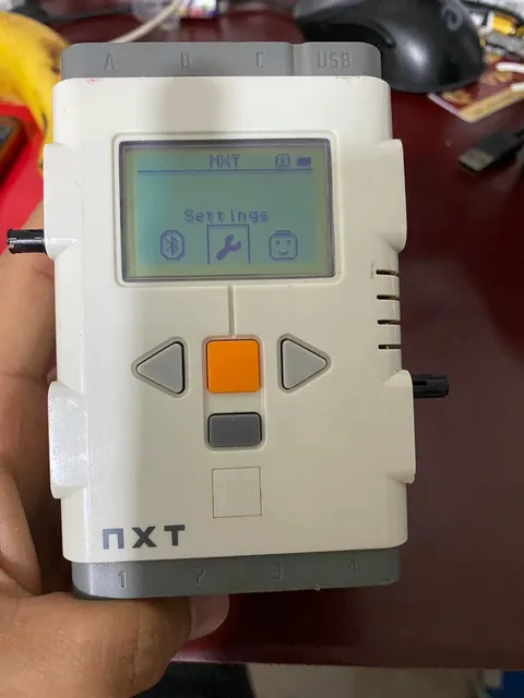 Original LEGO NXT 9797 controller. No batteries included. Function is normal.