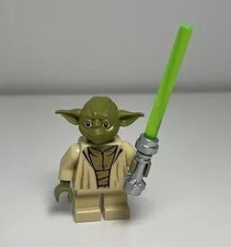LEGO Star Wars Minifigure - Yoda w/Lightsaber 