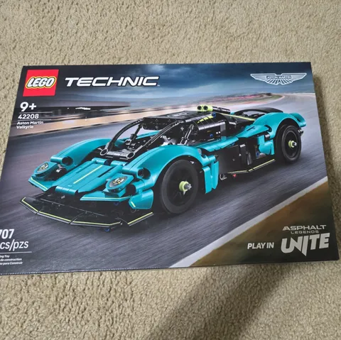 LEGO Technic Aston Martin Valkyrie 42208 707pcs 9+ Asphalt Legends Unite