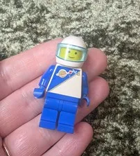 LEGO Minifigure Torso Blue Space Classic Blue Helmet Set of 1 506