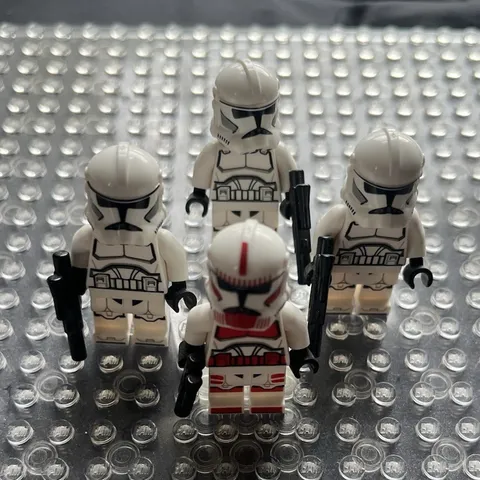 LEGO Star Wars Clone Trooper Minifigure Lot of 4 w/ Helmets & Blasters