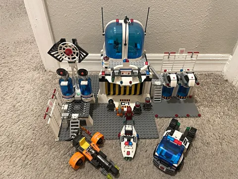 LEGO 5985 & 5969 SPACE POLICE CENTRAL 99% COMPLETE