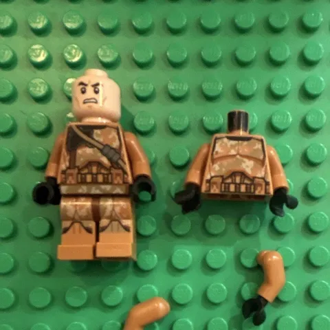 LEGO Star Wars 75089 Geonosis: Missing Minifigure Pieces: WALKER FULLY COMPLETE