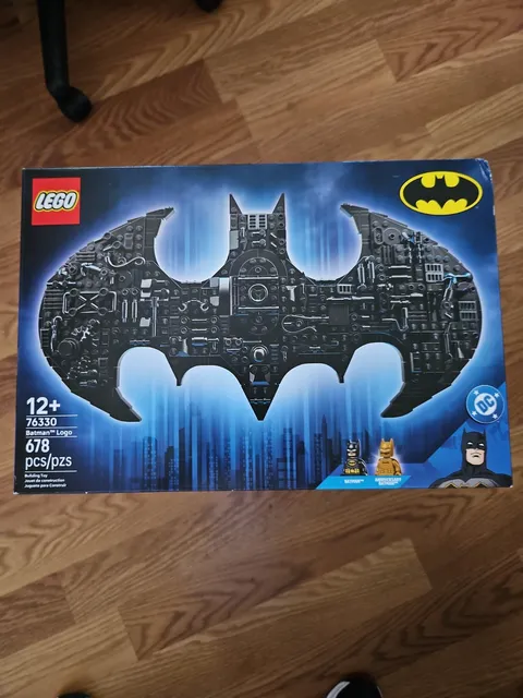 LEGO DC Batman Logo Building Toy 76330 - 678 Pcs Set