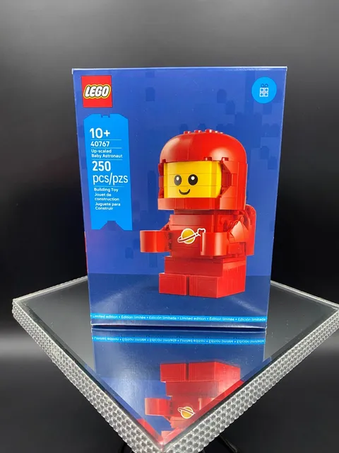 Lego 40767 Up-Scaled Baby Astronaut  NEW & SEALED  WP FREE SHIPPING Space Man!