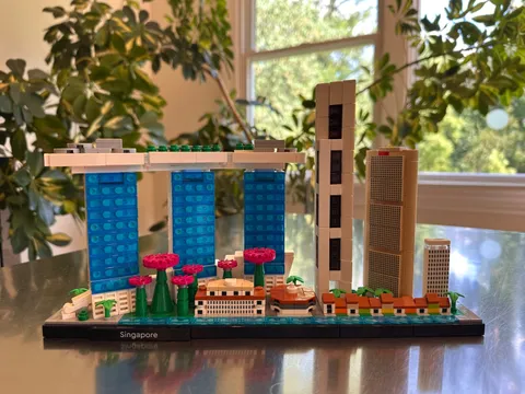 LEGO Architecture Singapore 21057 Skyline Used 100% Complete w/Manual & Torn Box