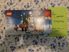 LEGO Santa's Front Yard 40484 Christmas Seasonal Set 317pcs Limited Edition
