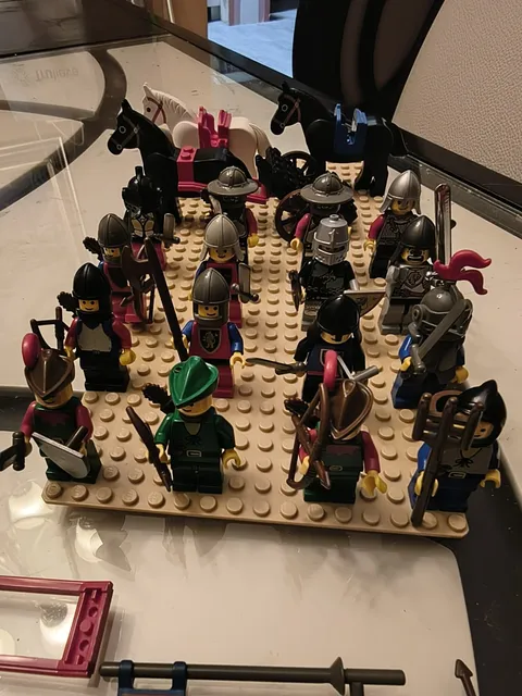 LEGO Castle  Lot Minifigures, Weapons, Accessories & Structure Parts