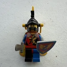 VTG LEGO Dragon Knight Minifigure Helmet Plume Yellow Cape Dragon Shield Torso