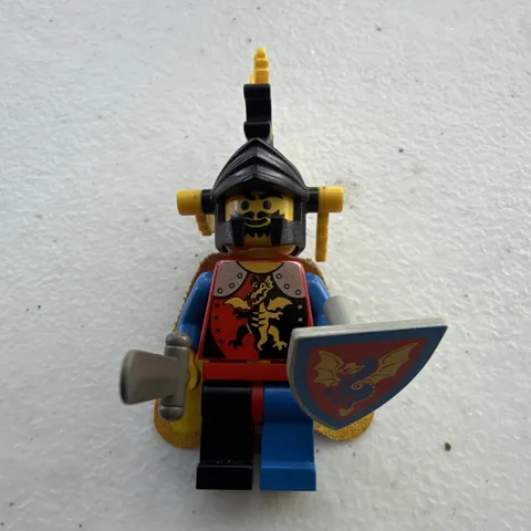 VTG LEGO Dragon Knight Minifigure Helmet Plume Yellow Cape Dragon Shield Torso
