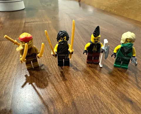 LEGO NINJAGO Minifigure Lot of 4 w/ Weapons & Accessories, Lloyd
