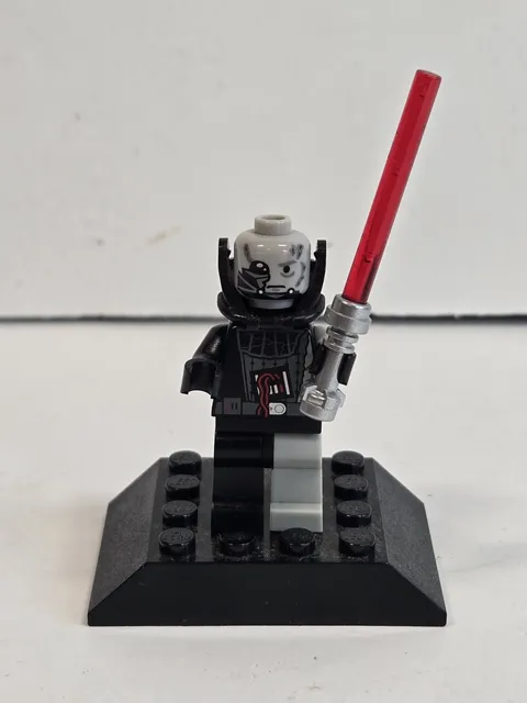 LEGO Star Wars Darth Vader Battle Damaged Minifigure sw0180 7672 Silver Hilt