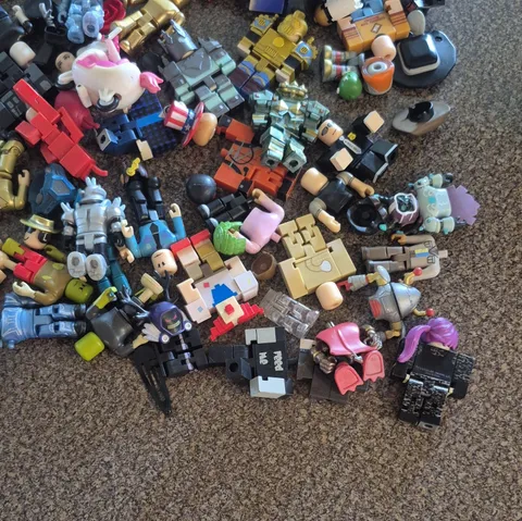 Roblox Minifigures Mixed Lot Bundle Assorted Figures Parts & Accessories