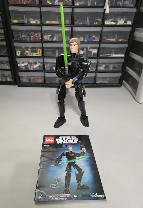 LEGO Star Wars: Luke Skywalker (75110) Lightsaber & Blaster & Build Instructions