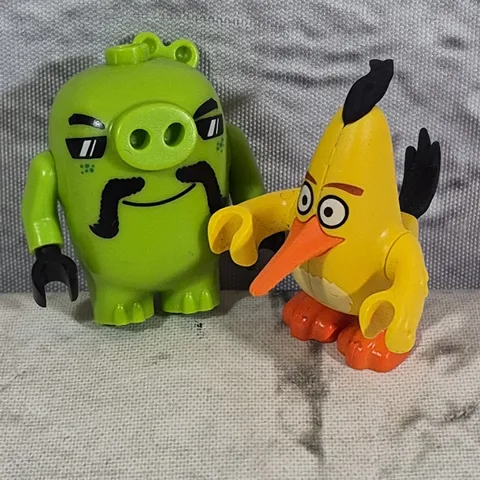 LEGO Minifigure Angry Birds Biker Pig And Yellow Bird