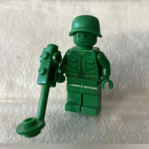LEGO Green Army Man Minifigure - 7595 Toy Story - Minesweeper Rare Adult Owned