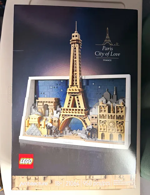 LEGO Architecture Paris 21064 Miniature Building Set, 958 Pieces, 18+